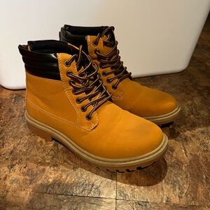 Women’s tan boots